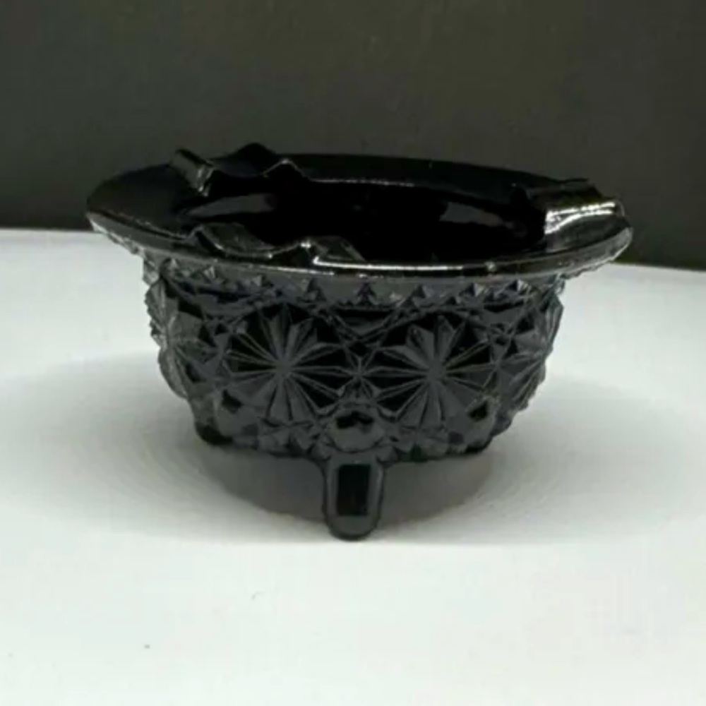 L. E. Smith  Black Amethyst Daisy Button Cigarette Ashtray